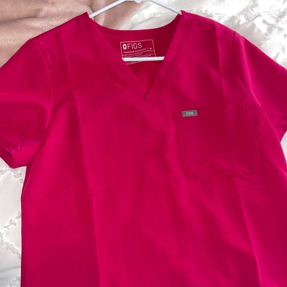 Figs scrub top